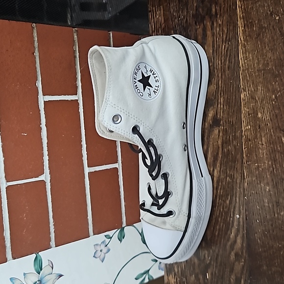 Converse all star sneakers size 10 - Picture 2 of 11